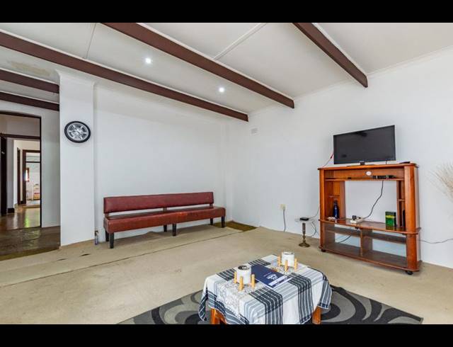 3 BEDROOM HOUSE FOR SALE IN PRESTBURY